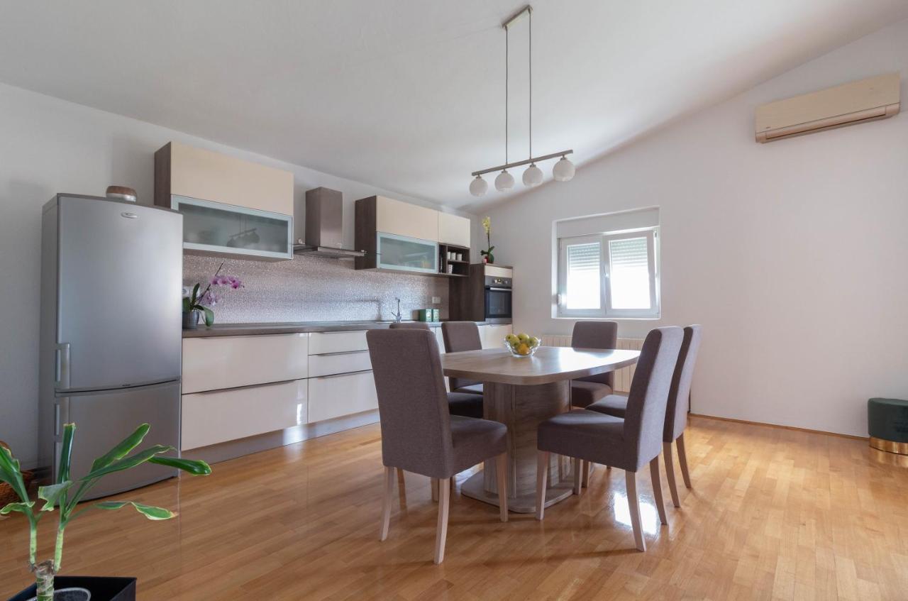 Modern Apartment Sara-Near The Beach 普利拉卡 外观 照片