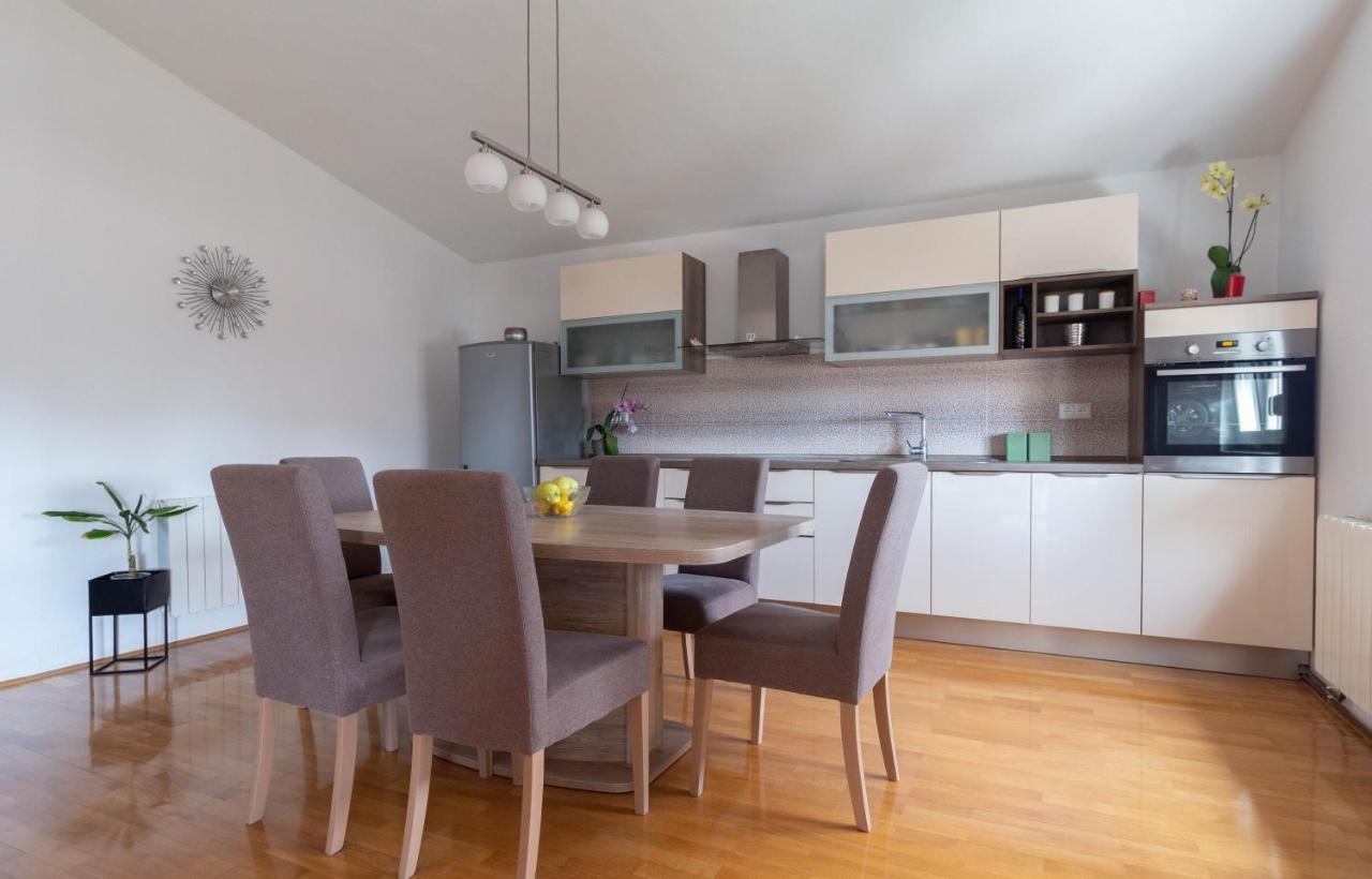 Modern Apartment Sara-Near The Beach 普利拉卡 外观 照片